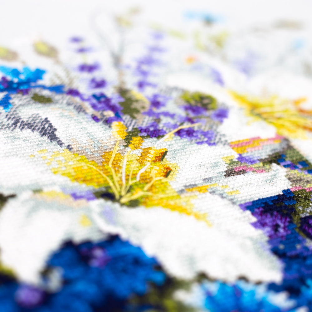 Kit de Punto de Cruz "Lilies and Cornflowers" 510-227
