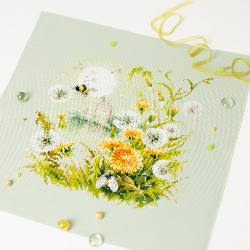 Kit de Punto de Cruz "Meadow Stories. Bumblebee" 510-354