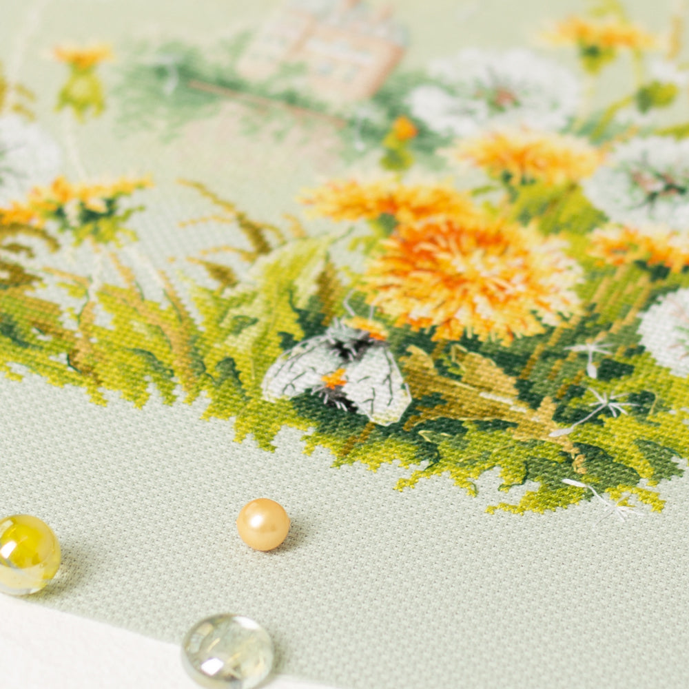 Kit de Punto de Cruz "Meadow Stories. Bumblebee" 510-354