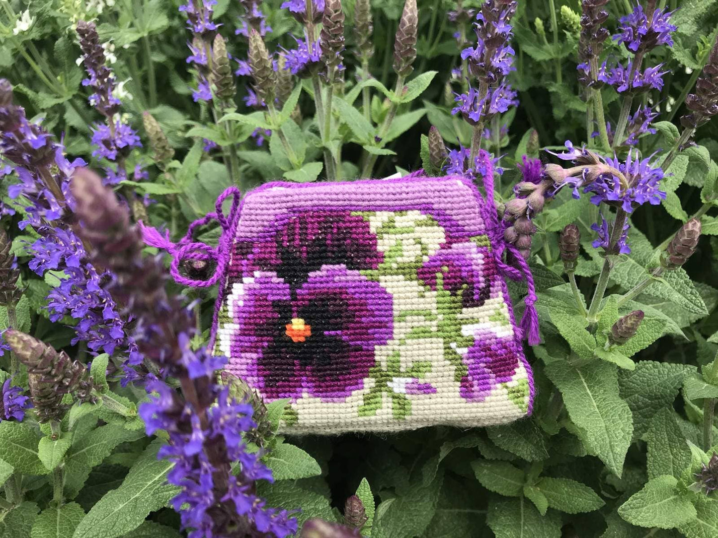 Kit para Crear Alfiletero en Punto de Cruz de Riolis "Amapolas" - 1039