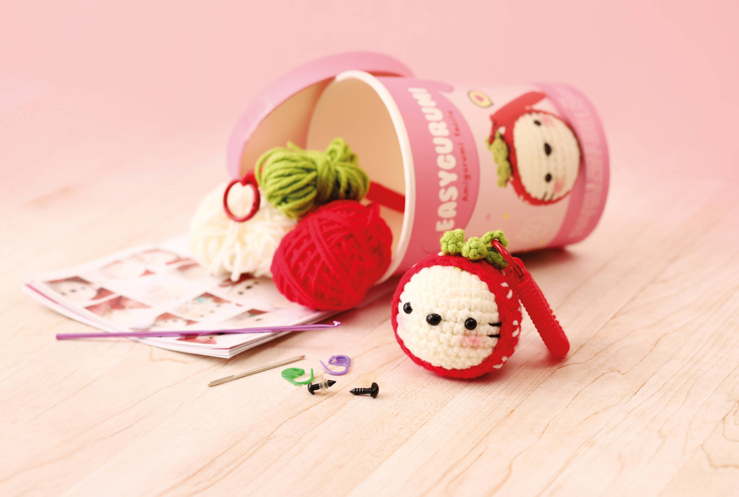 Kit de Amigurumi Fácil "Morango Porta-chaves" - Graine Créative