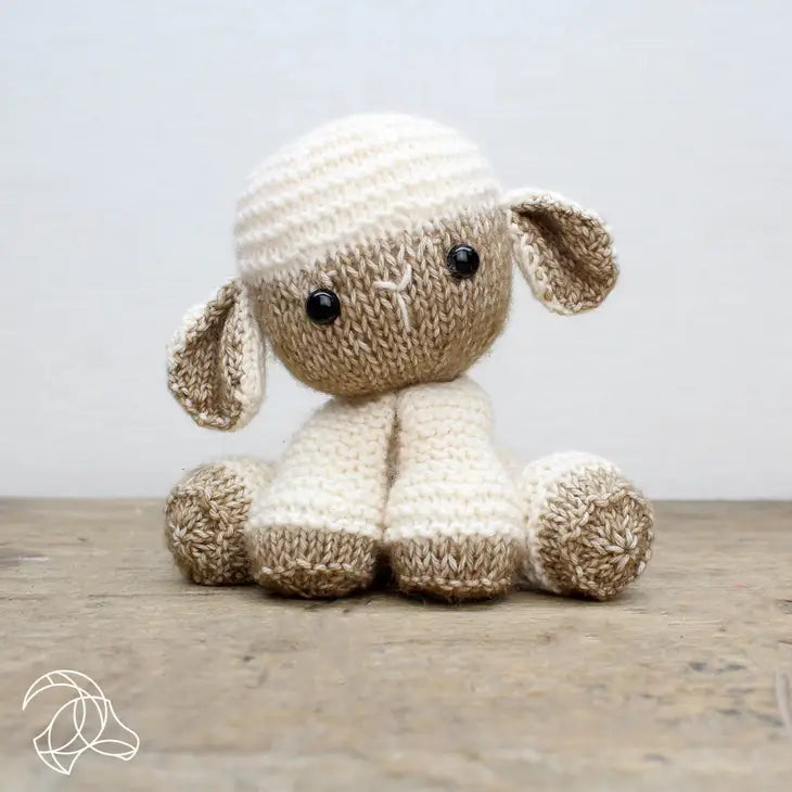 Oveja blanca y marrón de tricot de Hardicraft