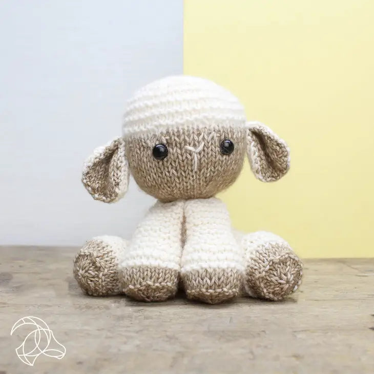 Oveja blanca y marrón de tricot de Hardicraft