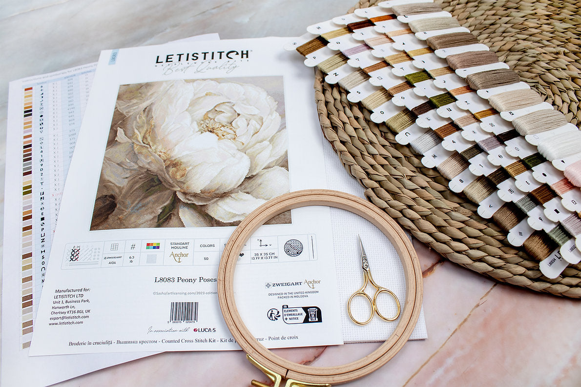 Bordado en punto de cruz flor peonía blanca Letistitch L8083