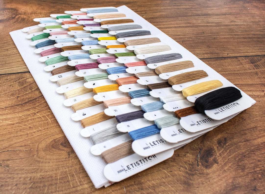 Bordado en punto de cruz de biblioteca hogareña con mascotas Letistitch L8084