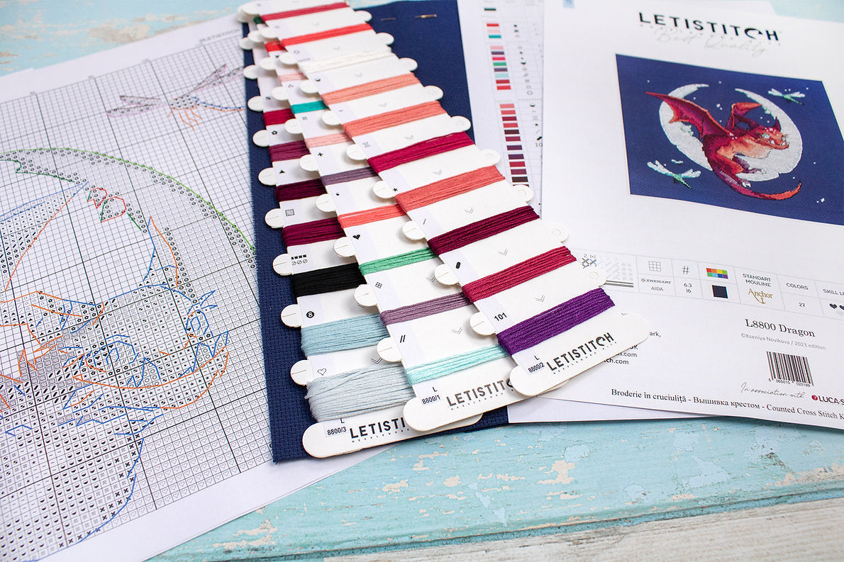 Bordado de punto de cruz dragón rojo sobre luna Letistitch L8800