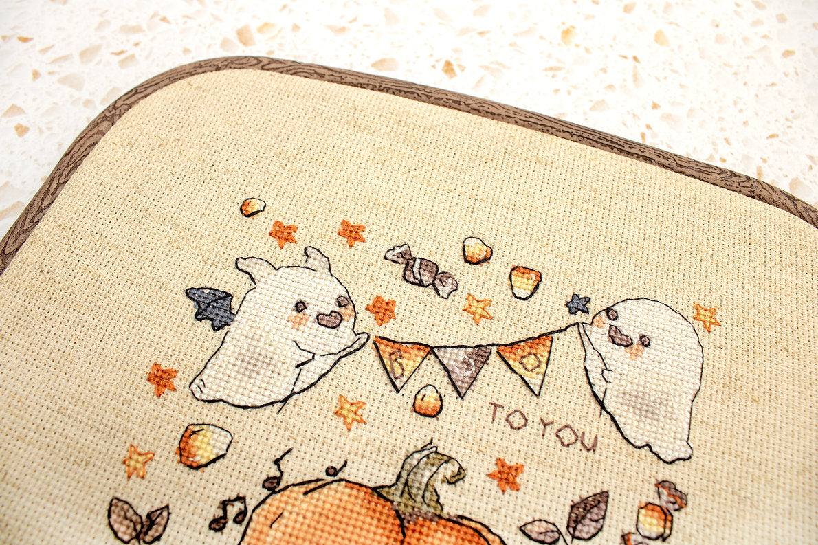 Bordado en punto de cruz halloween, dos fantasmas y calabaza Letistitch L8814