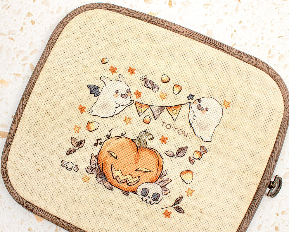 Bordado en punto de cruz halloween, dos fantasmas y calabaza Letistitch L8814