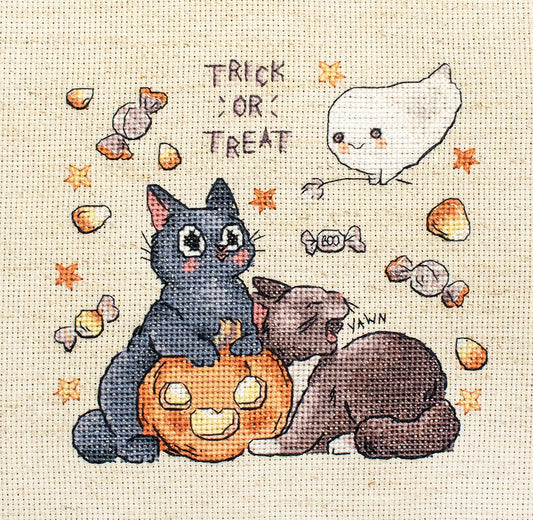 Bordado en punto de cruz de dos adorables gatitos, un fantasma travieso y una calabaza Letistitch L8815