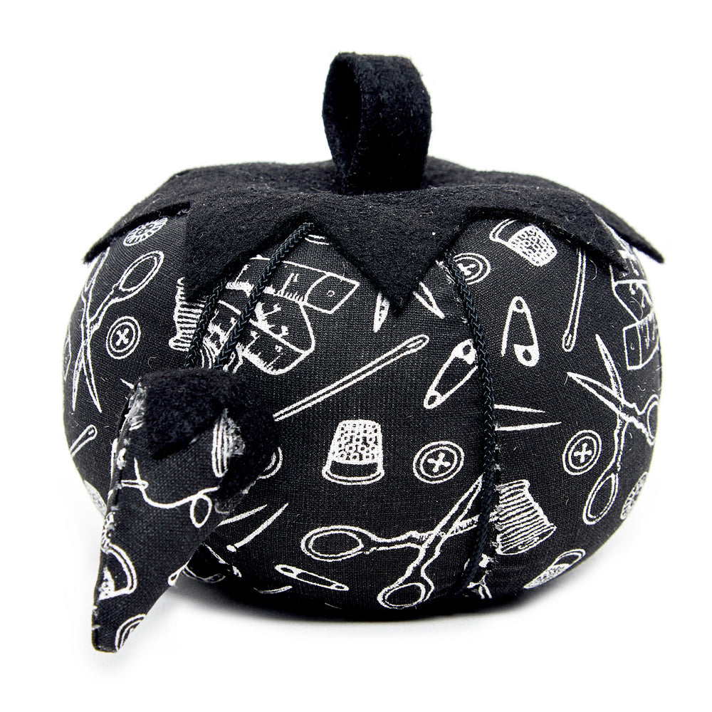 Alfiletero de tela en forma de tomate premium hemline gold