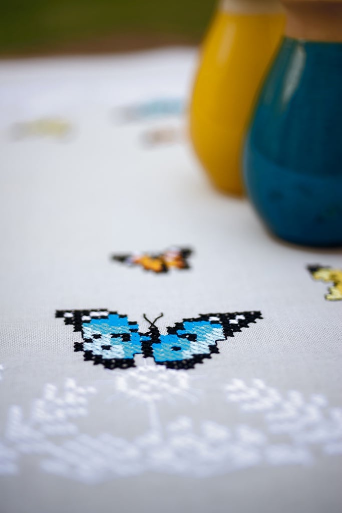 Centro de Mesa en Punto de Cruz "Baile de Mariposas" - Vervaco