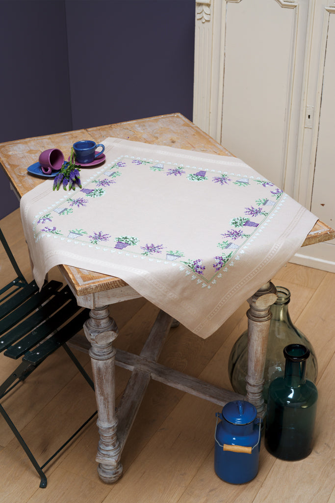 Kit de punto de cruz para crear centro de mesa con diseño de lavandas de Vervaco