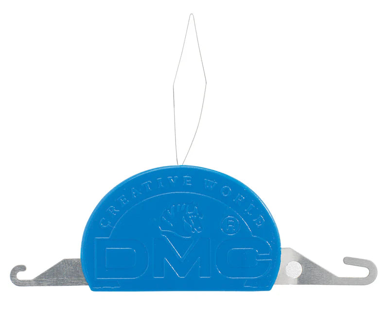 Enhebrador de Agujas Multifunción 3 en 1 DMC con diseño ergonómico y triple funcionalidad para coser y bordar sin complicaciones.