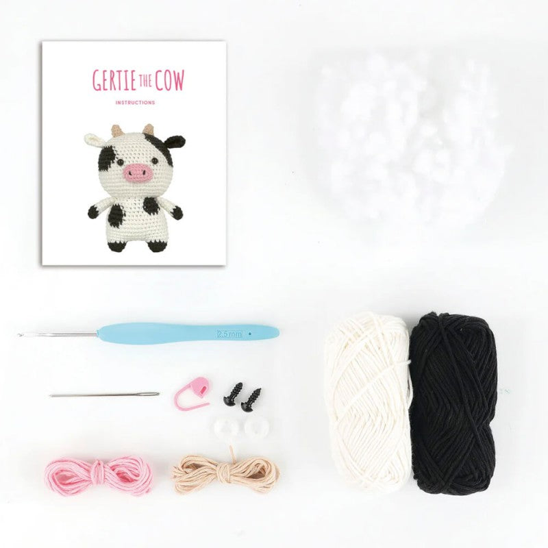 Kit amigurumi Anchor Gertie The Cow para tejer una vaca de ganchillo de 12,5 cm con hilo de algodón, patrón paso a paso, ojos de seguridad y accesorios incluidos