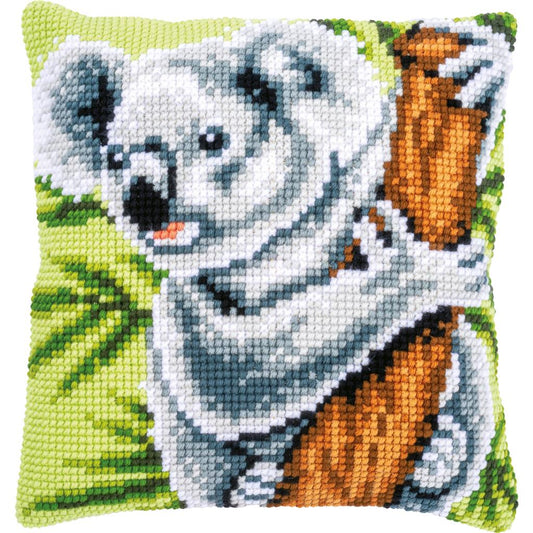 Kit de punto de cruz para bordar un cojín con diseño de koala sobre una rama de Vervaco. Incluye cañamazo impreso, hilos acrílicos, aguja e instrucciones. Tamaño 40x40 cm