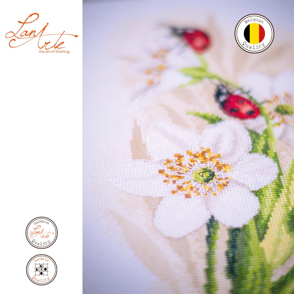 Kit de Punto de Cruz "Desfile de Mariquitas" - Lanarte