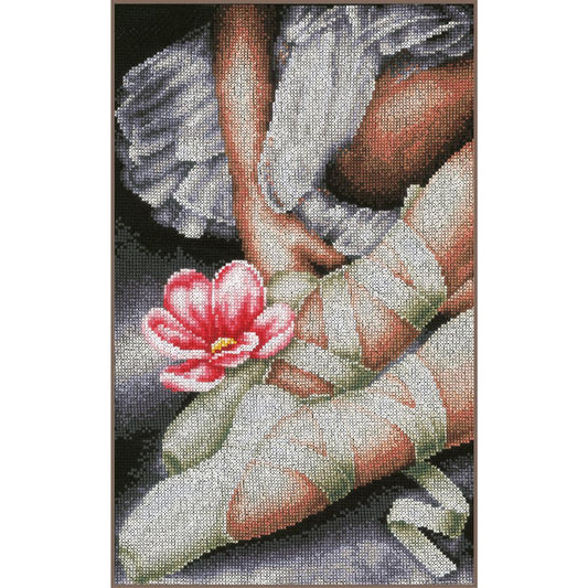 Kit de punto de cruz avanzado Lanarte con diseño de botines de bailarina, delicado y elegante, ideal para bordadores experimentados.