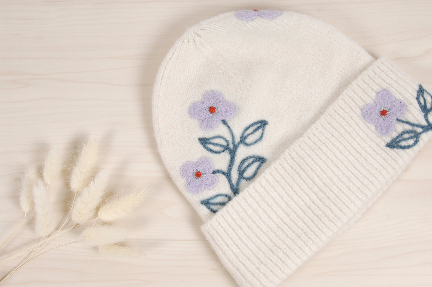 Libro para Customizar Ropa con Fieltro "Adornos Florales" - DMC