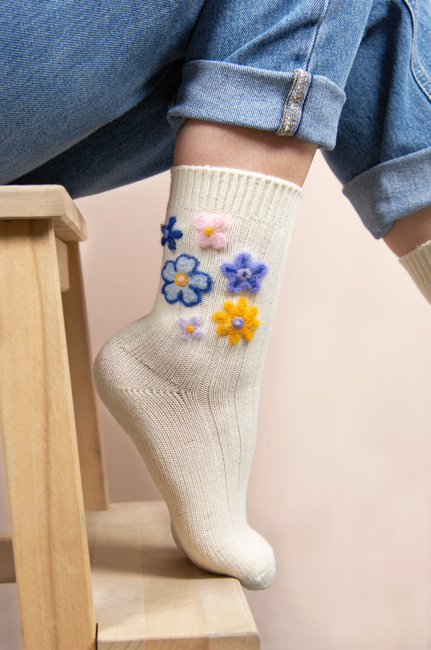 Libro para Customizar Ropa con Fieltro "Adornos Florales" - DMC