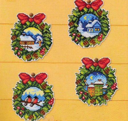 Kit de punto de cruz: plastic canvas "Coronas Navideñas" - 7670