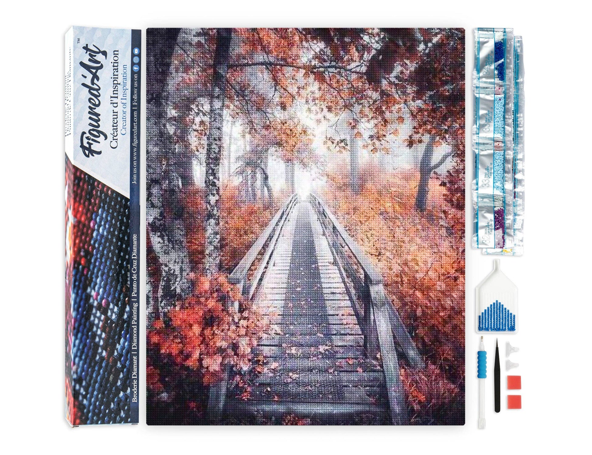 Kit de punto diamante Figured’Art Sendero del Bosque 40x50 cm con puente de madera y paisaje otoñal en diamantes cuadrados.