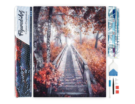 Kit de punto diamante Figured’Art Sendero del Bosque 40x50 cm con puente de madera y paisaje otoñal en diamantes cuadrados.