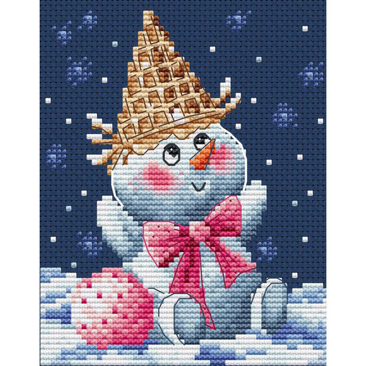 Kit de punto de cruz Collection D'Art "Muñeco de Nieve Helado" con muñeco de nieve en paisaje nevado. Incluye tela Aida, hilos DMC, aguja e instrucciones.
