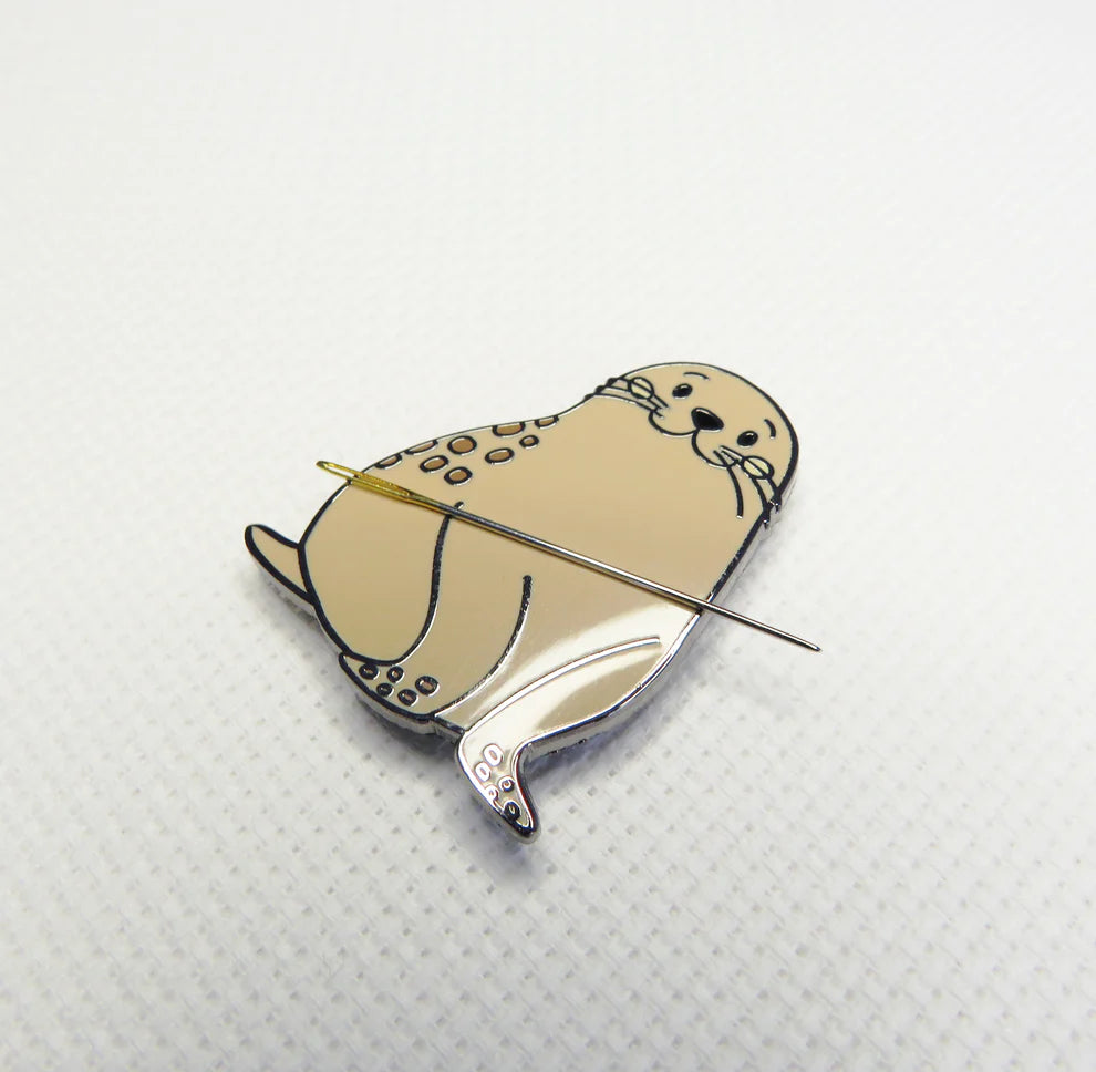 Imán para agujas de bordado diseño de una foca marina