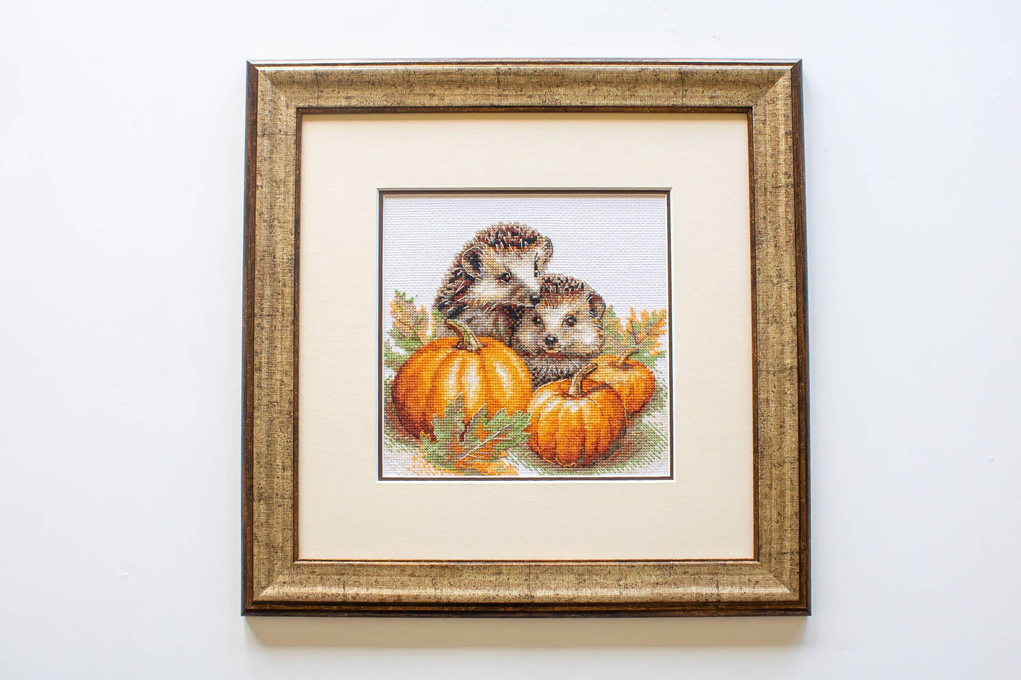 Kit de Punto de Cruz Aine "Erizos en la Cosecha" - A1021