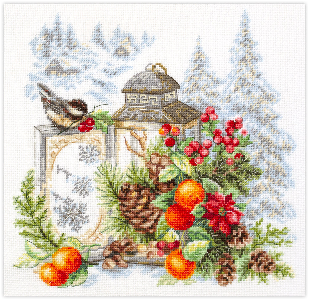 Bordado en punto de cruz de farolillo con plantas de navidad, piñas y un pequeño pájaro de campo de Magic Needle