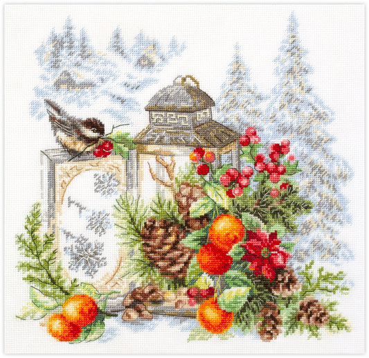 Bordado en punto de cruz de farolillo con plantas de navidad, piñas y un pequeño pájaro de campo de Magic Needle
