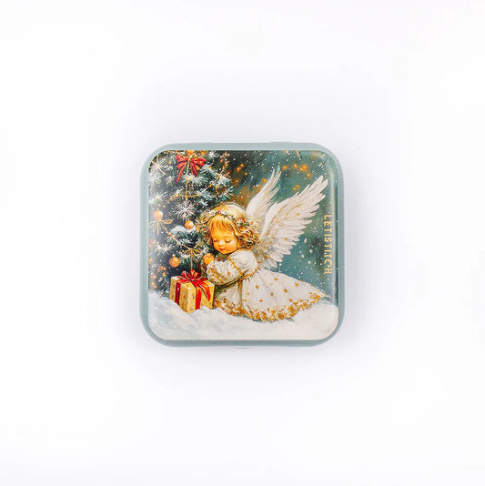 Caja magnética para agujas Letistitch Christmas Angel con diseño navideño de ángel y árbol de Navidad con regalo.