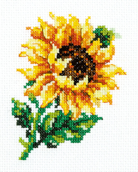 Kit de punto de cruz Pequeño Girasol de Magic Needle con flor amarilla, centro marrón y hojas verdes sobre tela Aida blanca