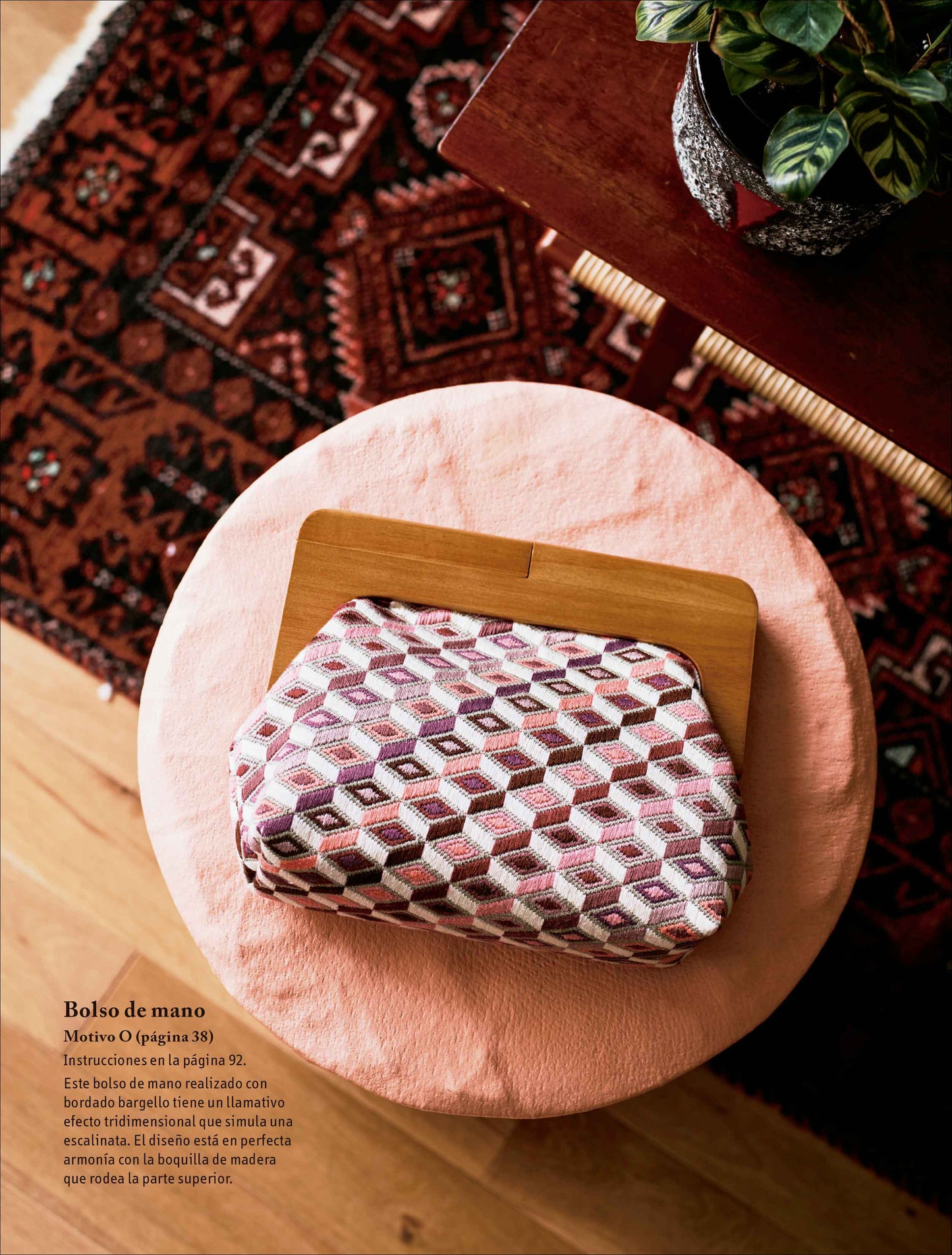 Libro de Bordado Bargello y Punto de Cruz: 44 Motivos Geométricos y 11 Accesorios con Diagramas en Color