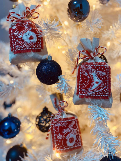 Set de 3 Bolsitas de Hierbas en Punto de Cruz "Regalos de Invierno" - Riolis