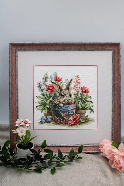 Kit de Punto de Cruz Aine "Conejito Floreciente" - A1030