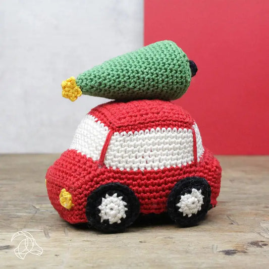 Coche rojo de navidad de crochet