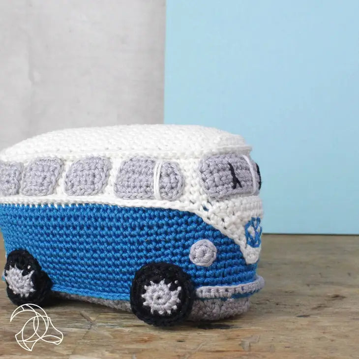 Furgoneta Retro Camper VW Kombi azul de crochet, ganchillo Hardicraft