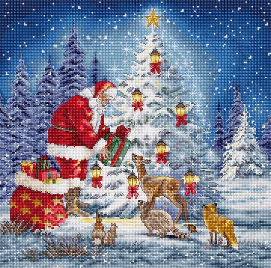 Kit de punto de cruz Letistitch con una escena navideña de Santa Claus con su saco de regalos en un bosque nevado, rodeado de animales del bosque.