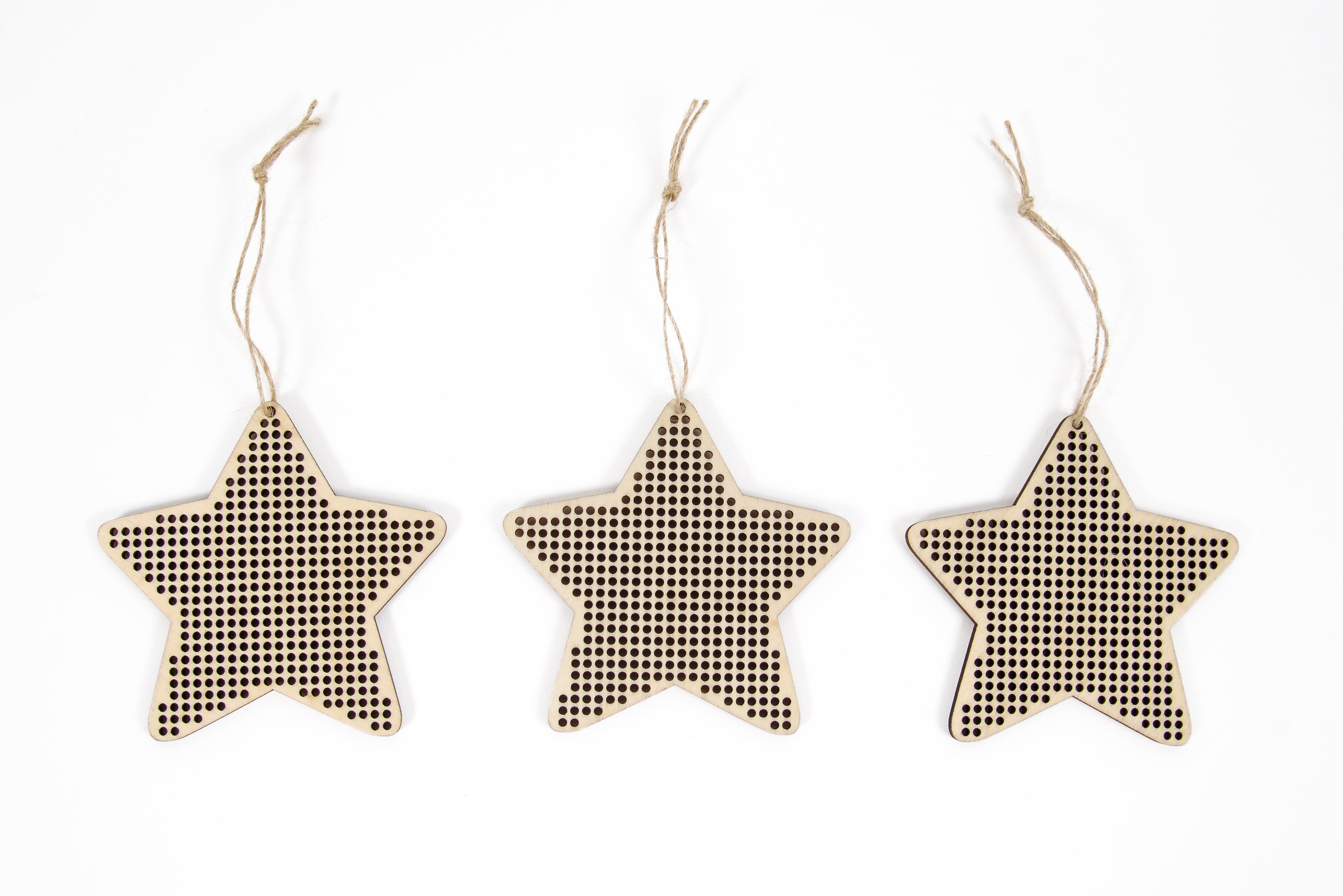 Adornos de Madera Perforada para Bordar DMC – Estrella (x3)