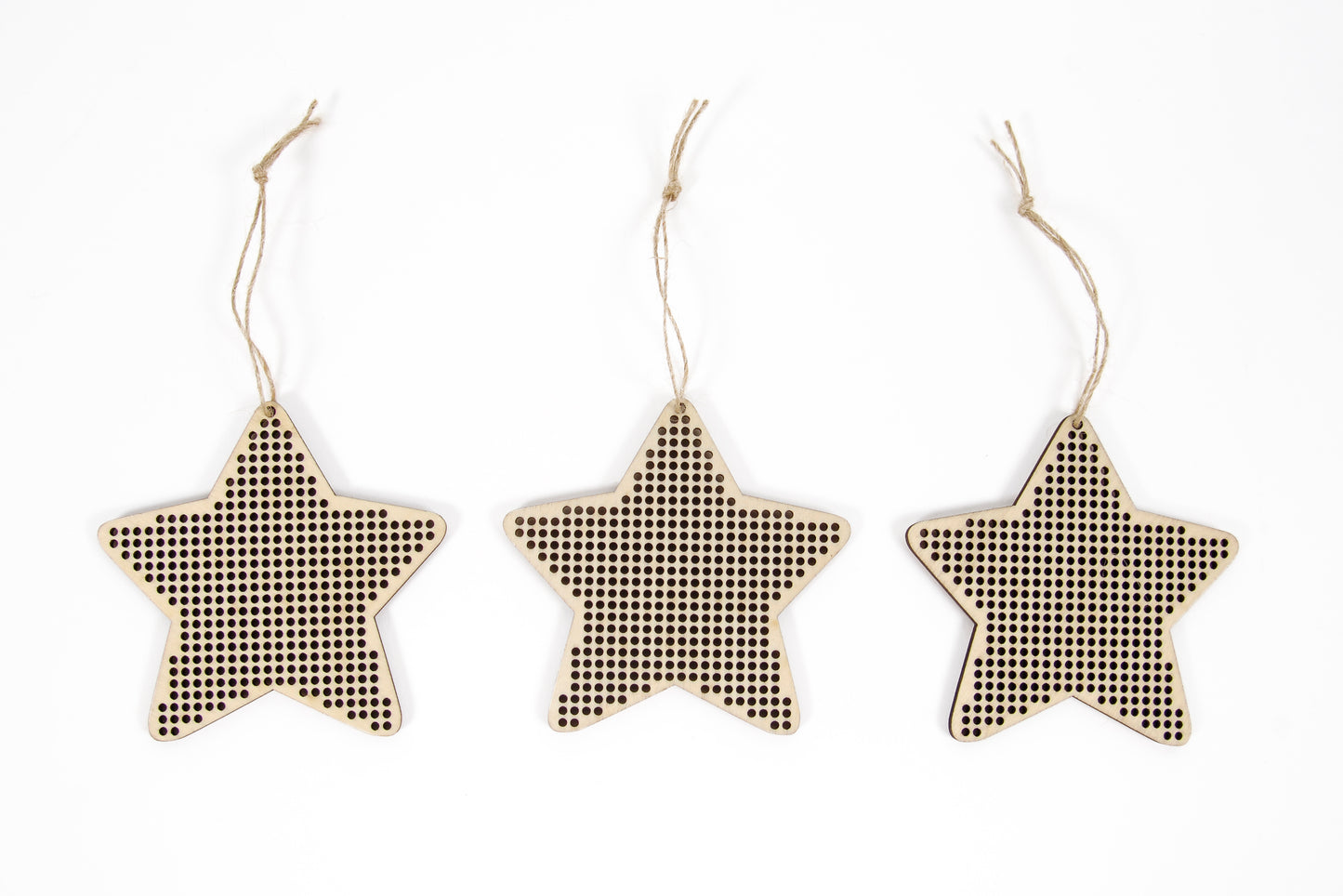 Adornos de Madera Perforada para Bordar DMC – Estrella (x3)