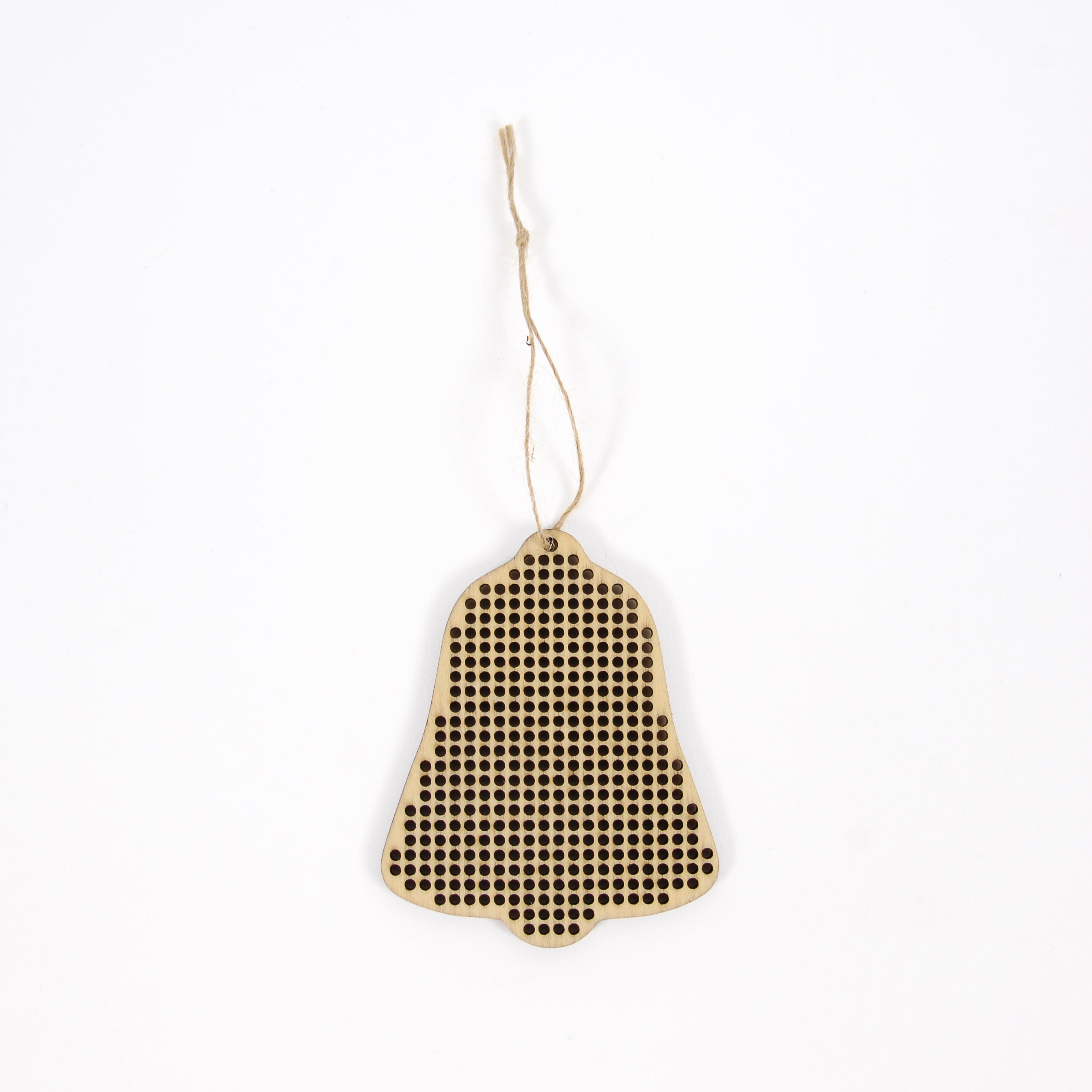 Adornos de Madera Perforada para Bordar DMC – Campanas (x3)