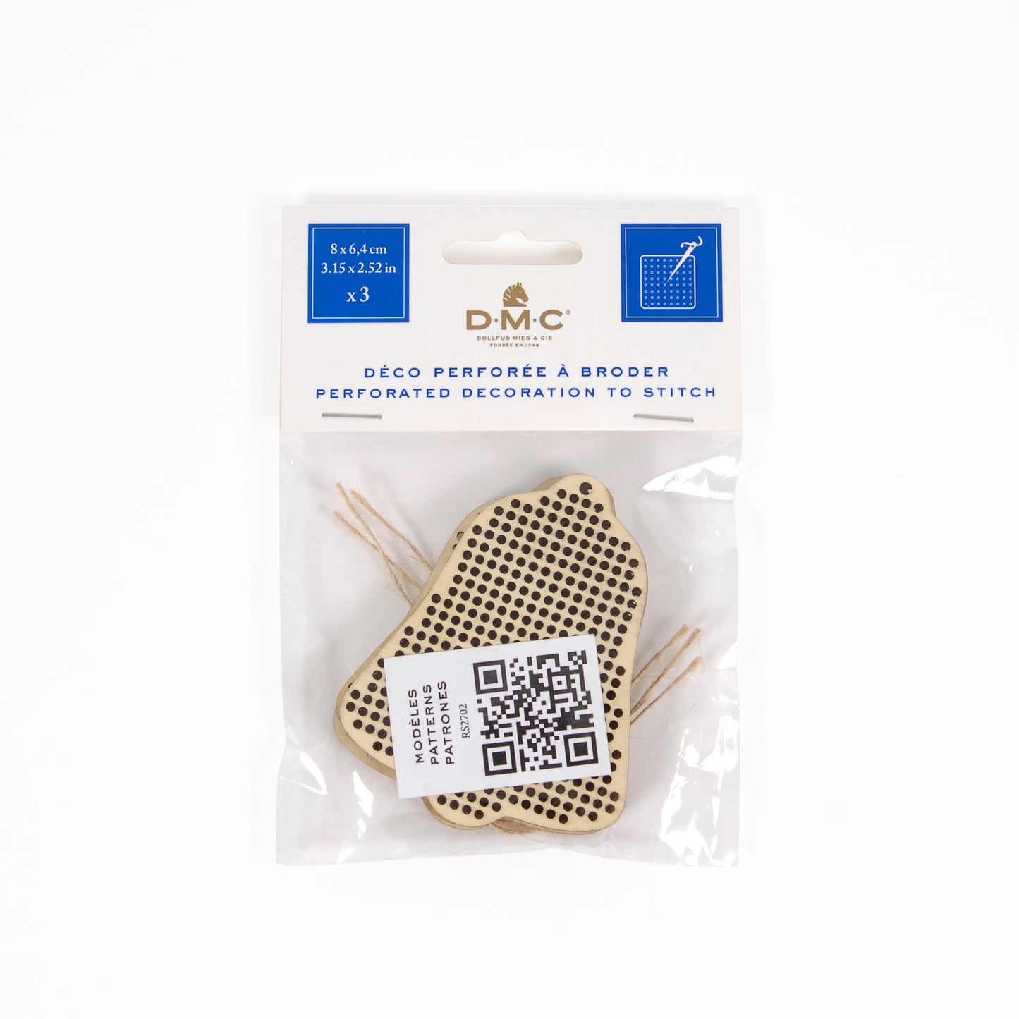 Adornos de madera perforada DMC en forma de campana de 8×6,4 cm, pack de 3 piezas con cordones de yute y código QR con modelos para bordar.