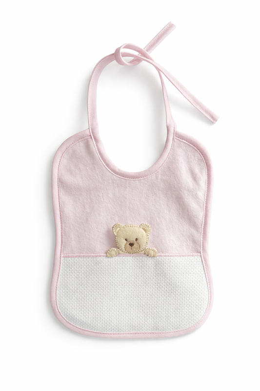 Babero para bordar con osito blanco BM Ricami con tela Aida 14 ct para punto de cruz y zona personalizable para bebé.