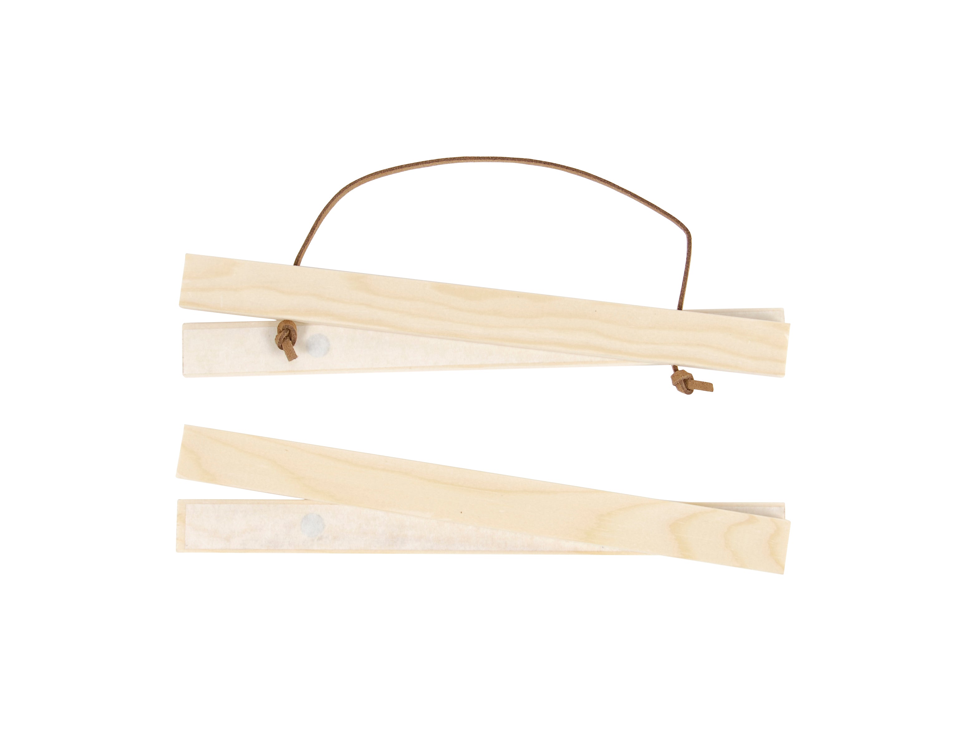 Bastidor magnético DMC de madera natural con 4 listones para enmarcar bordados A4. Compatible con todo tipo de tejidos y perfecto para decorar paredes.