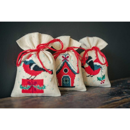 Kit de punto de cruz para bordar tres bolsitas de hierbas con diseño navideño