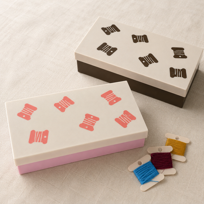 Cajas organizadoras de hilos de bordado en rosa y beige y marrón y beige