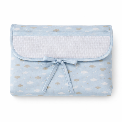 Cambiador plegable para bebé BM Ricami con tela Aida para bordar en punto de cruz y cierre con lazo.