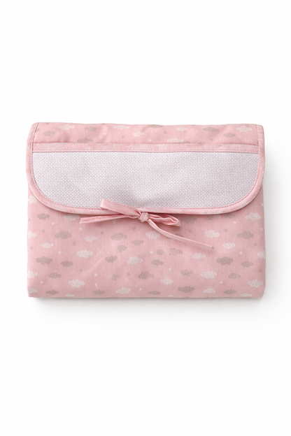 Cambiador plegable para bebé BM Ricami con tela Aida para bordar en punto de cruz y cierre con lazo.