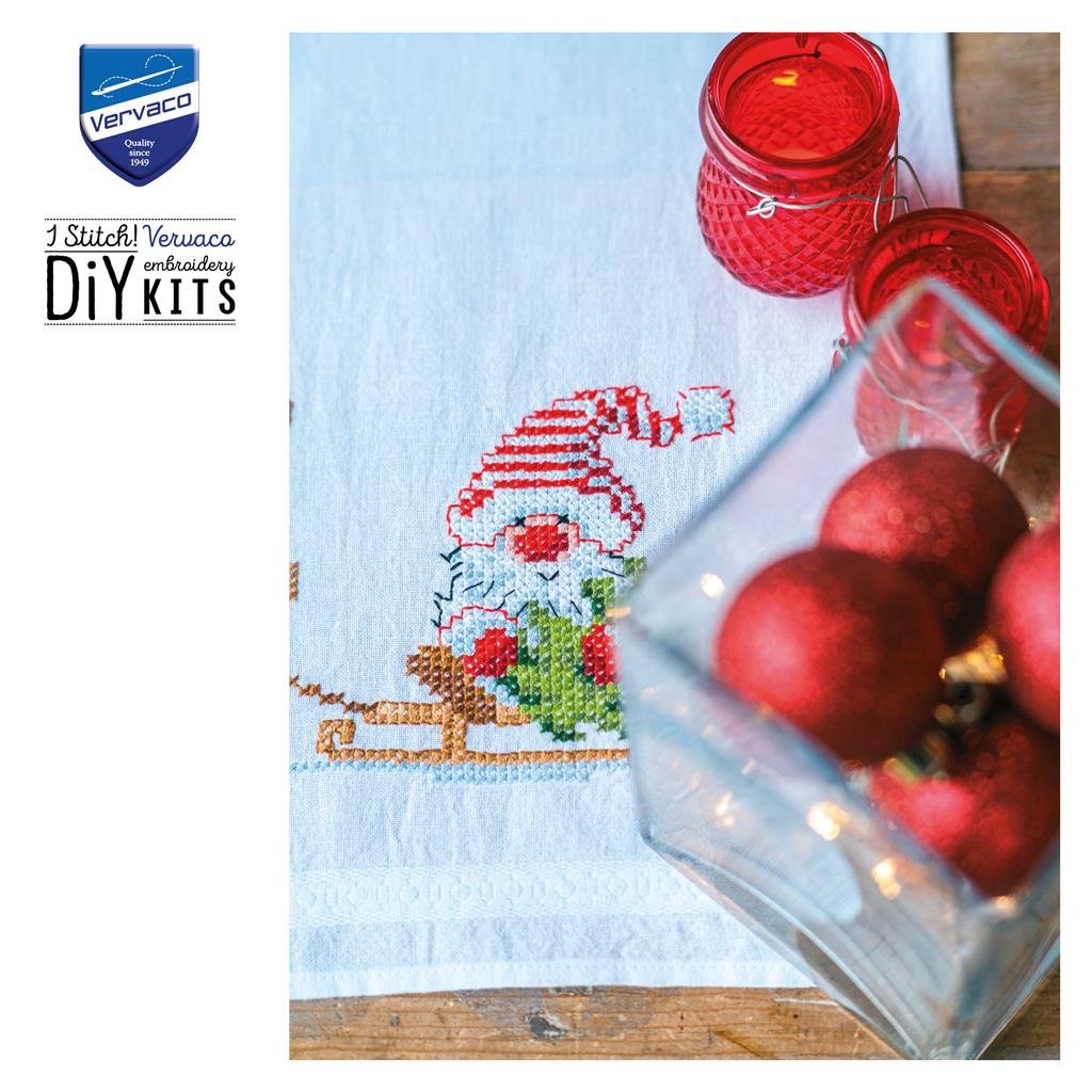 Camino de Mesa en Punto de Cruz "Gnomo y Reno" - Vervaco